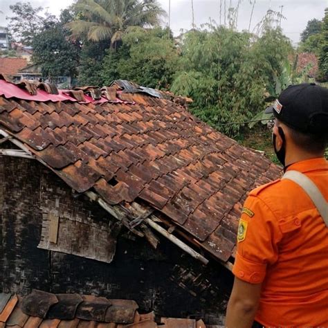 Tanah Longsor Dan Angin Kencang Kecamatan Cijeruk Kabupaten Bogor