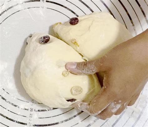 Hot Cross Buns Veena Azmanov