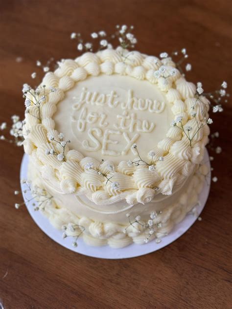 Gender Reveal Cake : r/Baking