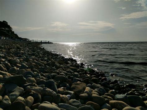 Из златого солнца шляпа, В отраженьи морских вод, Лежит нежная Анапа ...