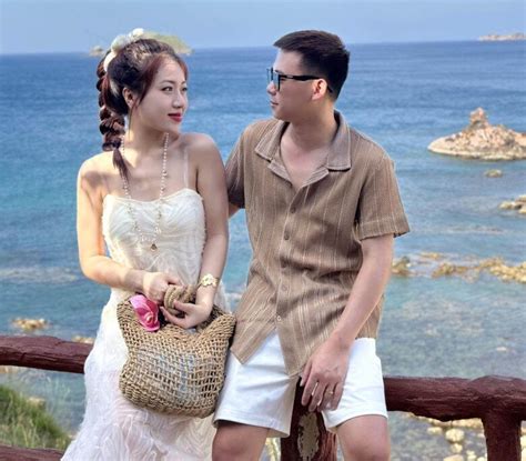 Hot girl phim chiếu mạng Việt mặc hở khoe bụng bầu tròn xoe đời thường đẹp như tiên tử hút hồn