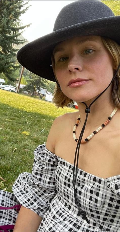 Kristen Bell MILF In The Park Scrolller