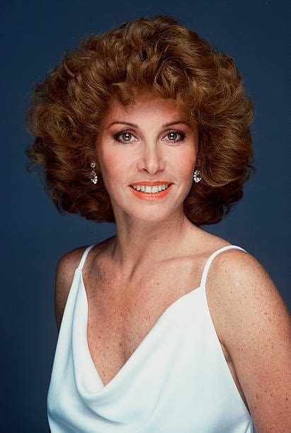 Stefanie Powers Biography Magazine Covers And Appearances Wonderclub