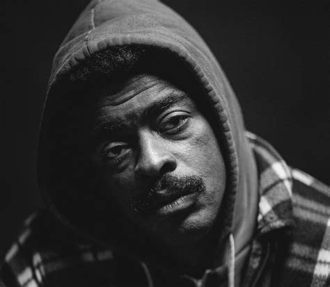 Seu Jorge lança música inédita que fala sobre depilação feminina ouça