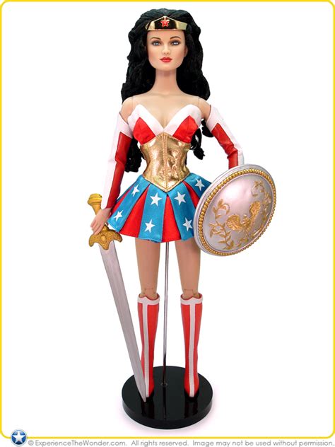 Tonner Dc Stars Collection Wonder Woman Deluxe Trunk Set With