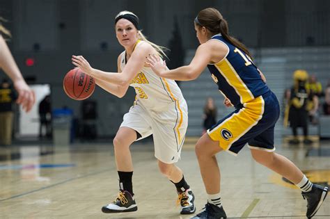 UW-Oshkosh Titans women's basketball vs. UW-Eau Claire | Flickr