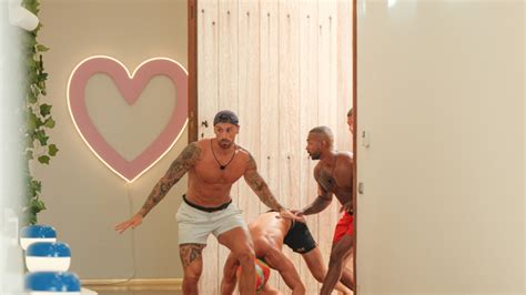 Galerie Zrada v Love Islandu Lu skončil v posteli se žhavou blonckou