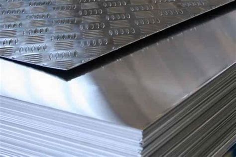 Рифлёные металлические листы и преимущества их применения