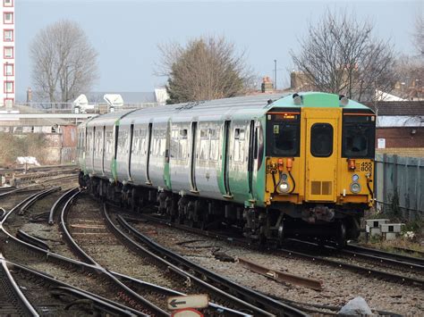 A Southern Railway Class 455 Approaches East Croydon Lond Flickr