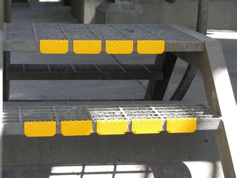 Anti Slip Grating Safety Stair Nosing Steel Composite Safteng