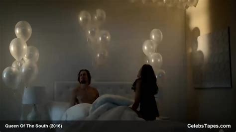 Alice Braga Exposing Naked Body