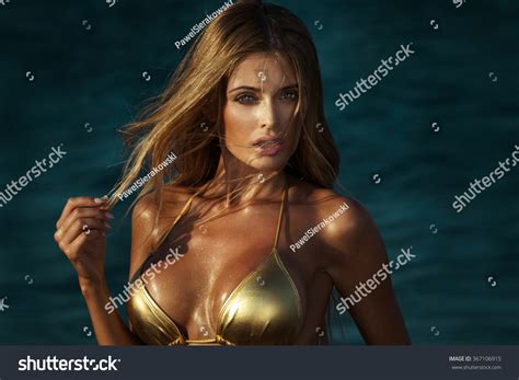 Portrait Beautiful Blonde Woman Glamour Makeup Stock Photo 367106915 Shutterstock
