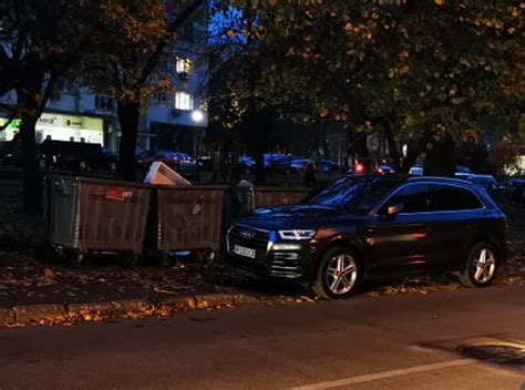 Наглостта е безгранична! Тарикат паркира на тротоар във Враца /снимки/