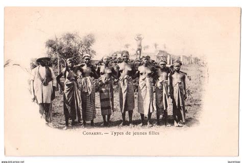 Guinée Conakry Types de jeunes filles nu nude édit non identifié verso