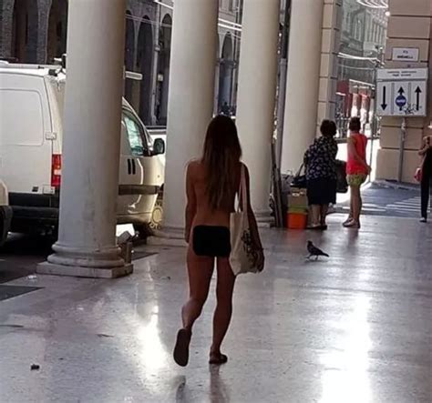 Naked Woman Walk Telegraph