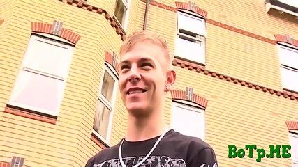 Curious Gay Dudes Try Car Sex