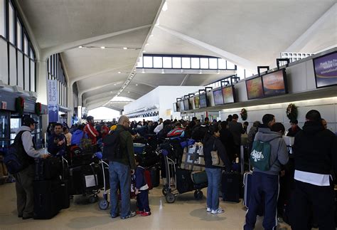 5 questions about extremely long airport security lines