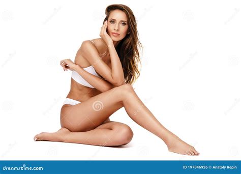 Menina Sexy E Bonita Em Lingerie Branca Isolada Em Fundo Branco Foto De Stock Imagem De