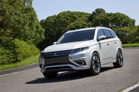 Mitsubishi Outlander PHEV Concept-S Revealed Ahead Of 2014 Paris Auto Show