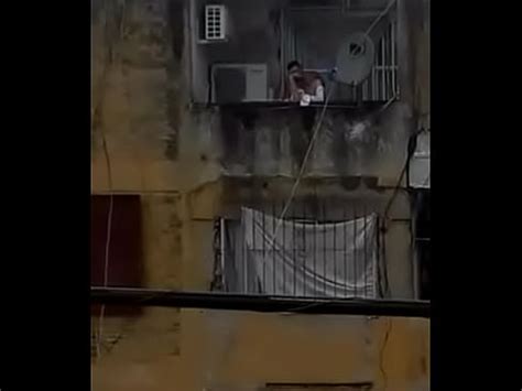 RUBIA GARCHANDO EN EL BALCON Parte XVIDEOS