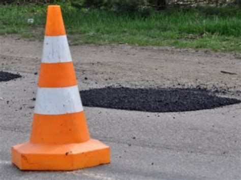 "Горбата дорога" з`явилась на Рівненщині після нещодавнього ремонту ...