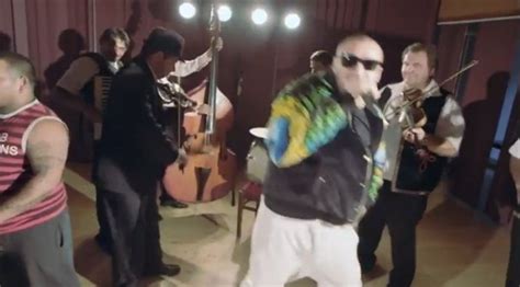 Sex na záchode a 500 Rómov Rytmus šokuje novým klipom galéria Topky sk