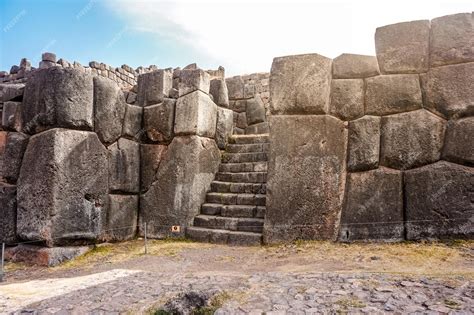 premium photo  fortress  sacsayhuaman stone wall cusco peru