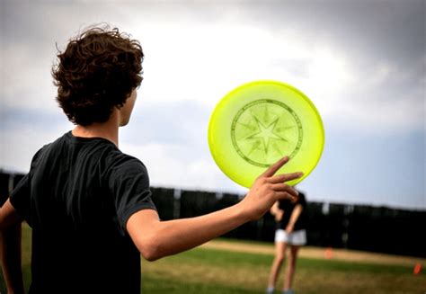 12 Ultimate Frisbee Games (for Kids & Adults) - IcebreakerIdeas