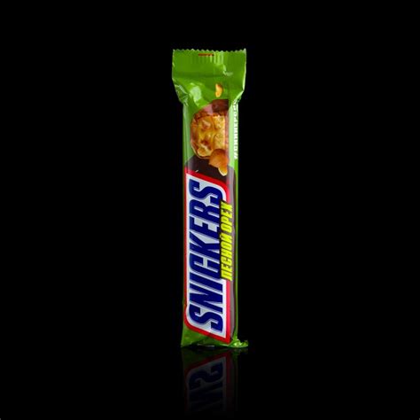 Шоколадный батончик, Snickers лесной орех. Еда для людей. Корма и ...