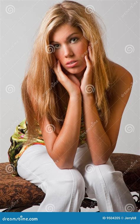 Femme Fascinante Blonde Image Stock Image Of Pose User