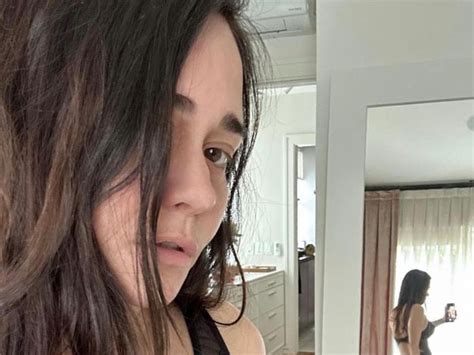 Alessandra Negrini Agita Internet Selfie De Lingerie Refletida No Espelho Mostrando Beleza