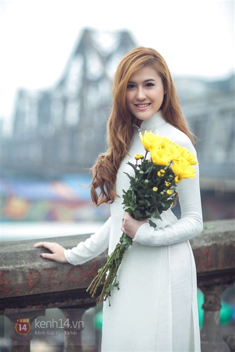 Hot girl hai miền đồng phục áo dài ngày Tết cổ truyền