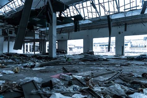 1000 Amazing Damaged Building Photos Pexels · Free Stock Photos