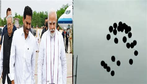 Narendra Modi Security Congress Workers Showing Black Balloons