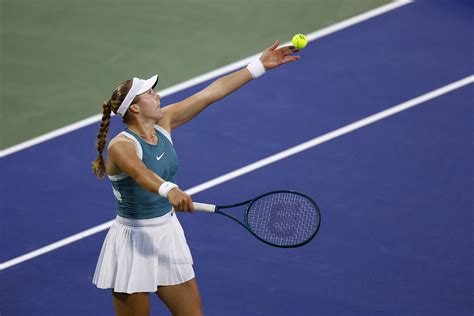 17-летняя Андреева вышла в финал турнира в США, обыграв вторую ракетку ...