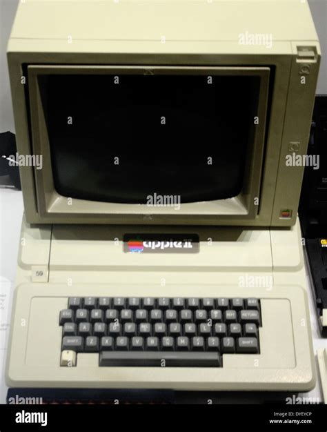 Apple ii computer 1977 hi-res stock photography and images - Alamy