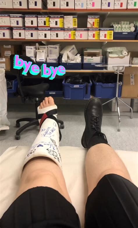 Isabelle Grill's feet