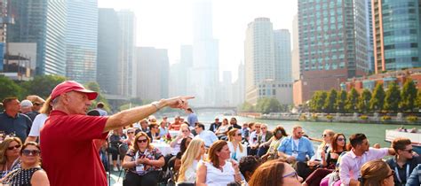 Chicago River Cruise Tour | Chicago's First Lady