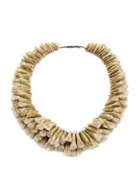 Necklace (Vuasagale) – Works – eMuseum