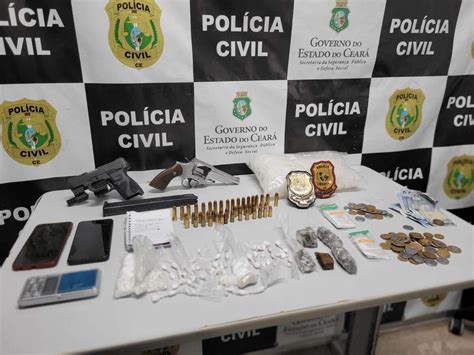 Ap S Den Ncia An Nima Pcce Prende Homem Em Posse De Armas Drogas E