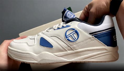 Распаковываю кроссовки Sergio Tacchini