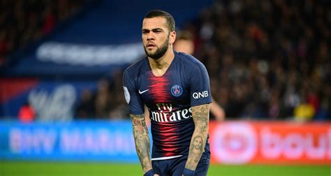 Psg Dani Alves Explique Pourquoi Paris Ne Remportera Jamais La C