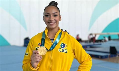 Medalhista Júlia Soares treina ginástica no Cegin em Curitiba