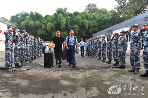 退伍季 兄弟，有空了常回家看看 中国军网