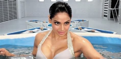 A COMPLETE PHOTO GALLERY INDIAN ACTRESS NO WATERMARK Bipasha Basu Hot Bikini Stills HQ No