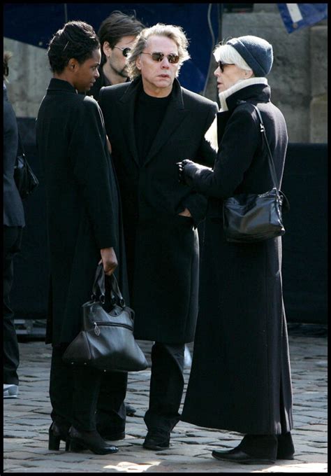 Photo Françoise Hardy Yves Simon et sa petite amie Obsèques d