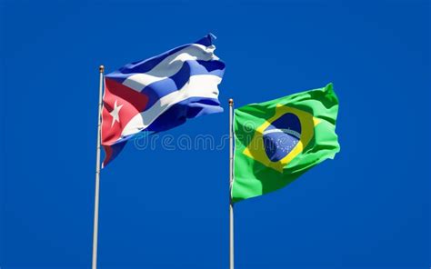 Hermosas Banderas Nacionales Del Estado De Brasil Y Cuba Stock De