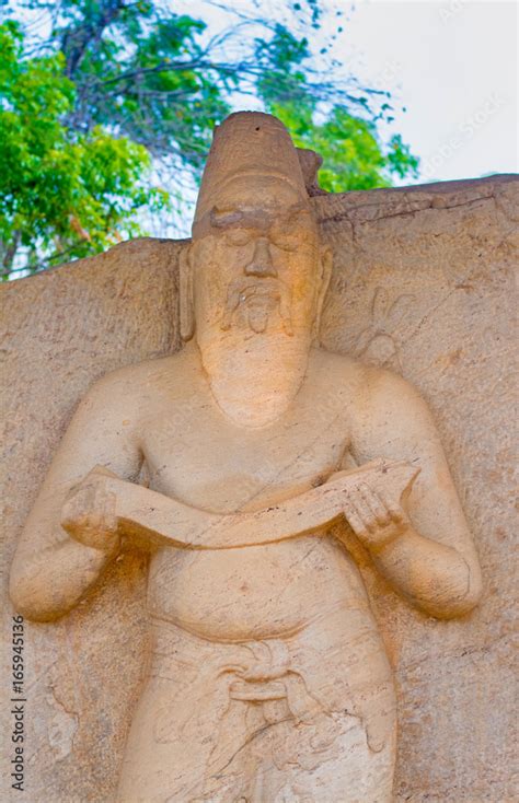 Fotka Statue Of Ancient King Parakramabahu I The Statue Is Located