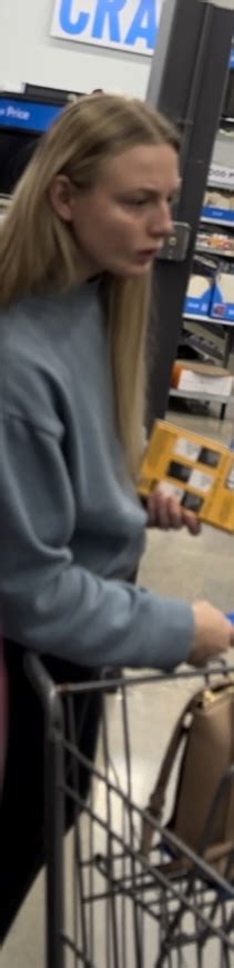 Blonde In Sweatpants Ass Forum