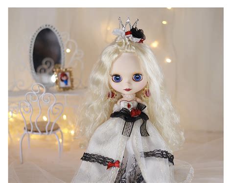 Snow White Premium Custom Neo Blythe Doll With Blonde Hair White Skin Matte Cute Face